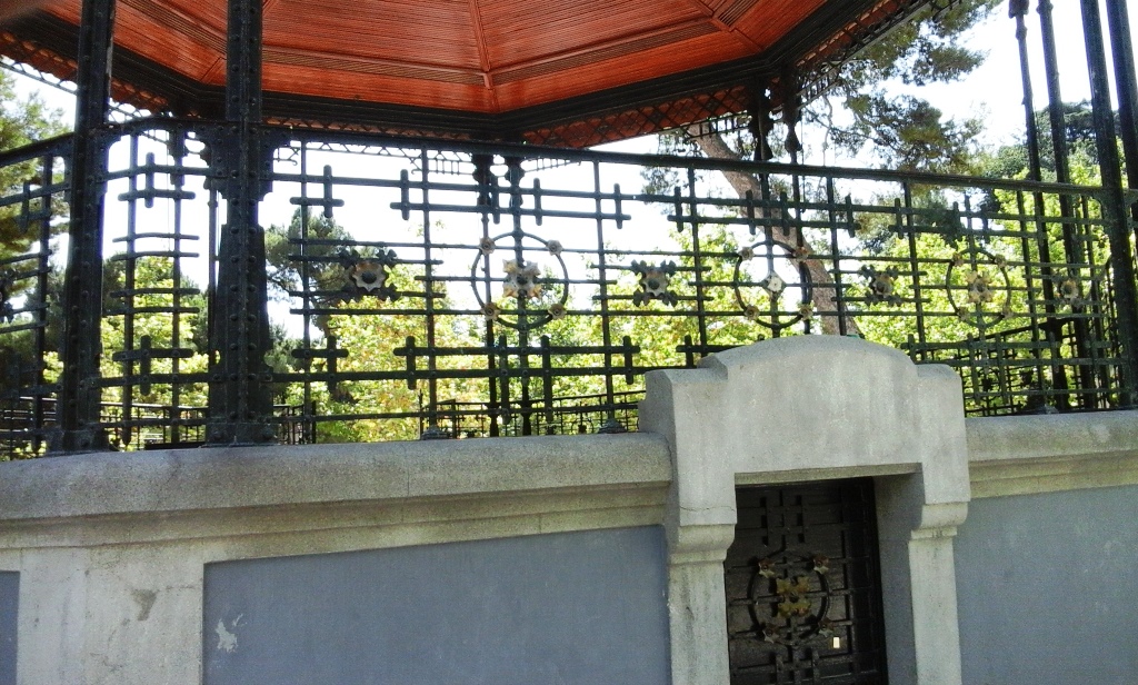Templete Retiro barandilla